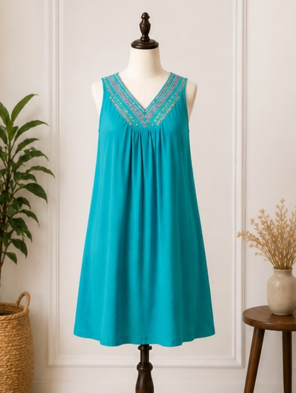 LUXOLOGY EMBROIDERED SHIFT DRESS